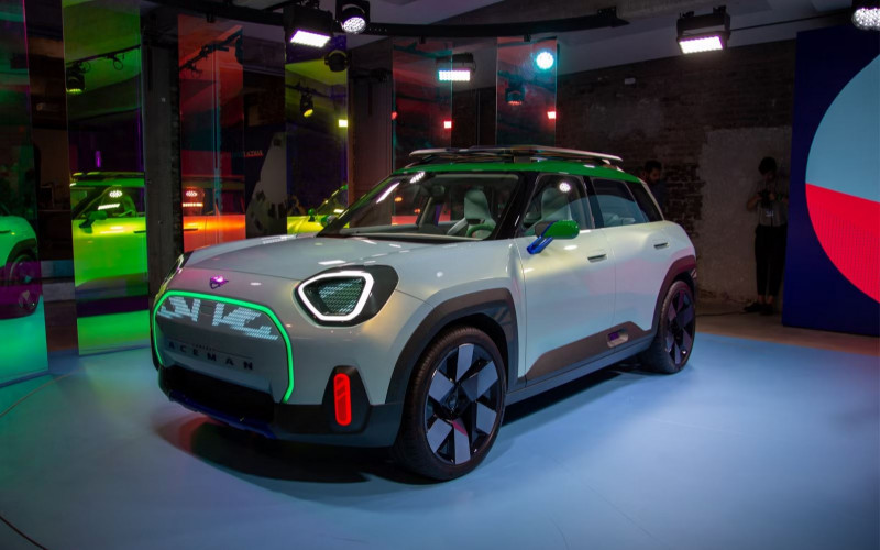 The Mini Concept Aceman crossover exemplifies Mini design's future and is hip.